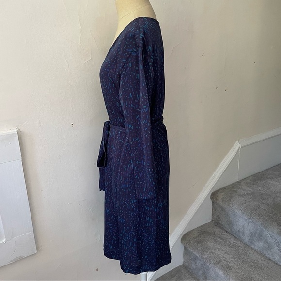 Theory Blue V-Neck Kinley Galba Printed Silk Shift Dress EUC Size 4 C0902609 - Picture 5 of 11